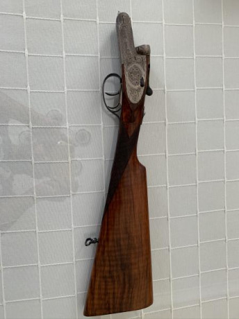 Se vende espectacular escopeta yuxtapuesta del calibre 20 con muy poco uso, muy ajustada sin holgura alguna. 00