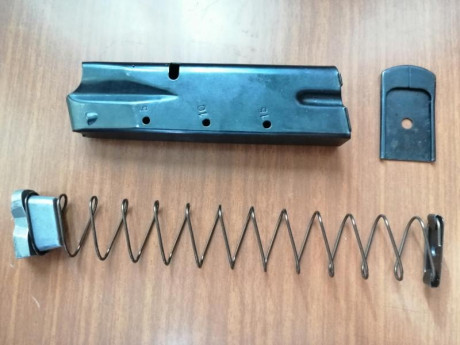 Vendo cargador para la pistola Star modelo 30M, de 15 cartuchos calibre 9 parabellum en perfecto estado, 02