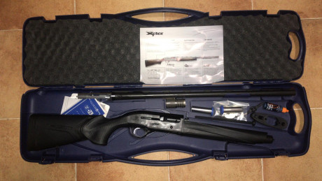 Se vende beretta a400 lite cañon de 66cm, con amortiguador de retroceso integrado en la culata. absolutamente 00