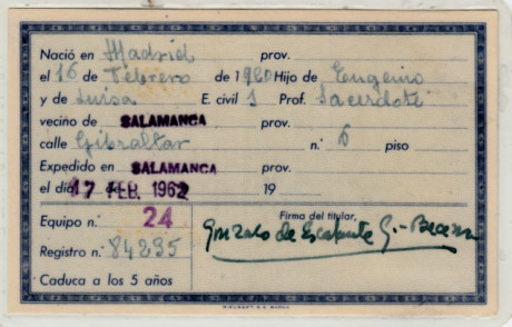  EN RECUERDO Y HOMENAJE A LOS QUE YA NO ESTÁN. 

Si pones en  GOOGLE    PASAPORTES EN LA MEMORIA   da 61