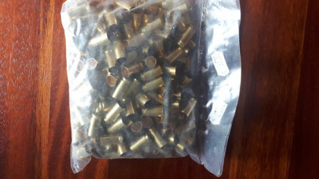 Buenas
Vendo vainas del 40sw, tengo nuevas , de un solo tiro y con varias recargas.
Se entregan limpias, 00