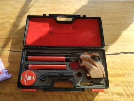 Se vende pistola de competicion mas que conocida.

MORINI 162 IE 
Sistema electrónico moderno doble pila.
3 00