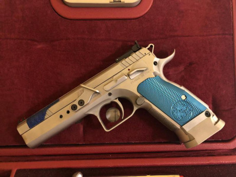 Buenas
Vendo mi Tanfoglio Limited Custom cal. 9Pb con 4 cargadores (62€/unidad), punto de fibra (55€), 01