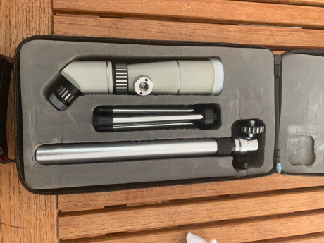 Hola,

Vendo este magnífico telescopio/mirón ideal para tiro con pistola 25 metros por su pequeñísimo 00