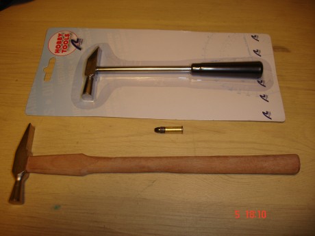 Estimados amigos:
Llevaba bastante tiempo queriendo comprar un martillo para sacar "punta" a 01