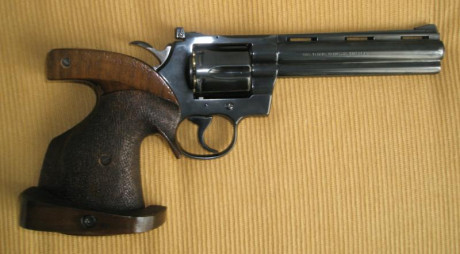 Vendo o cambio cacha anatómica Colt Python.
Es una talla S o M. Me gustaría cambiarla por otra mayor, 00