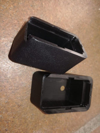 Se vende pareja de tapas para cargador 9 mm Glock. Añaden 4 cartuchos de capacidad extra.

Compatibles 02