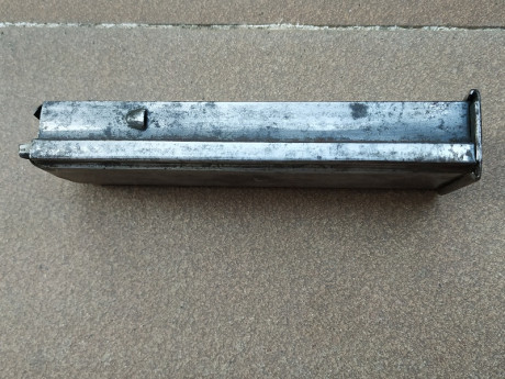 Buenas, vendo cargador de 20 cartuchos de capacidad de la pistola B H (Beistegui Hermanos) MM31 4º modelo, 10