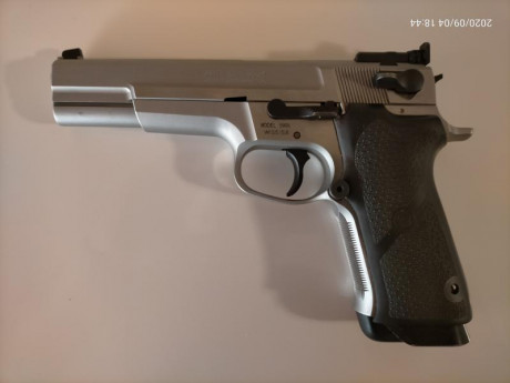 Hola, pues lo dicho, vendo SMITH WESSON TARGET CHAMPION en excelente estado.
Calibre 9 mm con cargador 10
