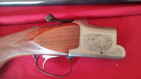 Vendo escopeta superpuesta LAURONA calibre 12 con maletín. Cañon 74 cm, un solo gatillo. Ideal para tiro 30