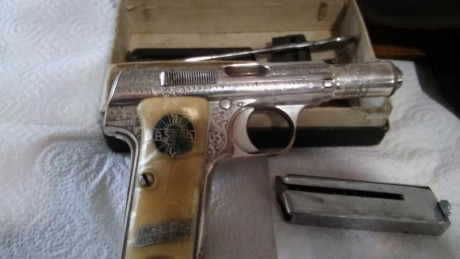 Hola a todos. Vendo una preciosa pistola de la marca Astra, modelo 300, calibre 7.65, burilada, una auténtica 02