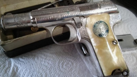 Hola a todos. Vendo una preciosa pistola de la marca Astra, modelo 300, calibre 7.65, burilada, una auténtica 01