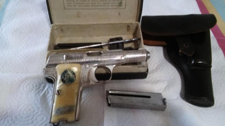 Hola a todos. Vendo una preciosa pistola de la marca Astra, modelo 300, calibre 7.65, burilada, una auténtica 00