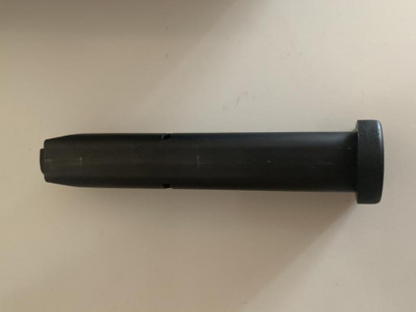 Se vende cargador Beretta original, era de una carabina Beretta CX4 Storm.  Está limitado a 4 cartuchos 11