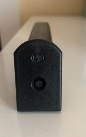 Se vende cargador Beretta original, era de una carabina Beretta CX4 Storm.  Está limitado a 4 cartuchos 10
