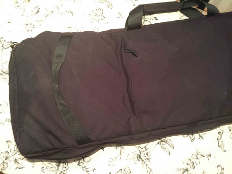 VENDIDA
Poco uso, en perfecto estado. Funda arma larga Tasmanian Tiger de 120x35mm, lo que permite poner 02