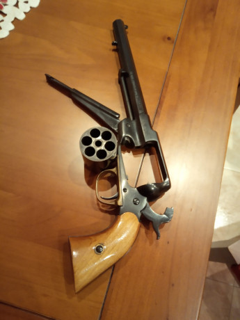 Vendo revolver Col 45 de avancarga 300€. Telf: 619-114-347. 02