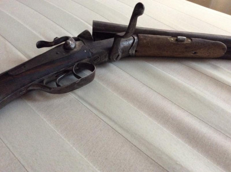 Vendo escopeta de perrillos en perfecto estado calibre 16,funcionando perfectamente.Una reliquia histórica 00
