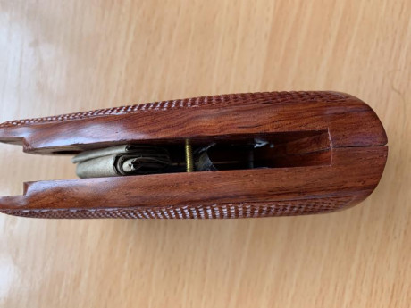 Vendo Cachas para Colt Python nuevas. Sin estrenar. 100€ puestas en casa del comprador.  Tlf 652500517 01