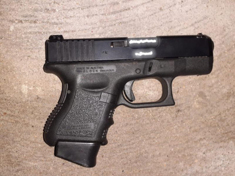 Se vende glock 27 40 s&w gen 3  con tres cargadores giada en A poquisimos disparos precio 350€ 01