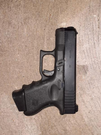 Se vende glock 27 40 s&w gen 3  con tres cargadores giada en A poquisimos disparos precio 350€ 00