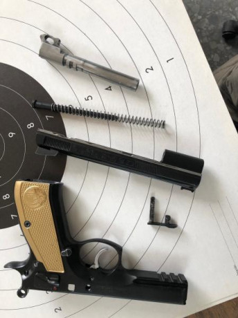 Vendo pistola CZ SP01 SHADOW con 3 cargadores, cachas originales + cachas latón.
600€ con envío incluido.

Vendo 11