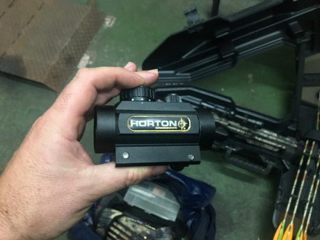 Ballesta Horton Hunter Hd 175 nueva con las etiquetas aún puestas. Se vende con todo lo que se ve en las 10