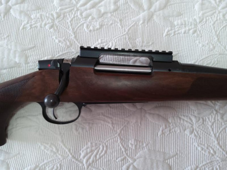 Vendo rifle Cz 557 lux calibre 8x57js,prácticamente nuevo,tres años de antigüedad y pocas salidas al campo,pocos 02