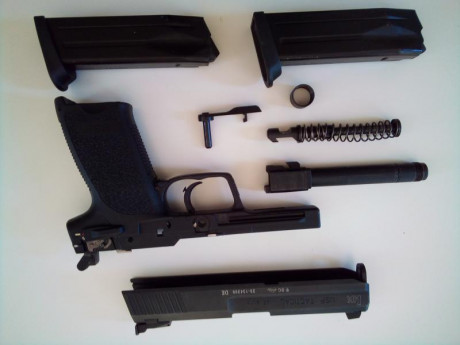Vendo HK USP 45 Tactical.
Un articulo de armas.es sobre el modelo en cuestion:  https://www.armas.es/arma-corta/pistola-hak-usp-45-tactical-disenada-para-las-fuerzas-especiales 00