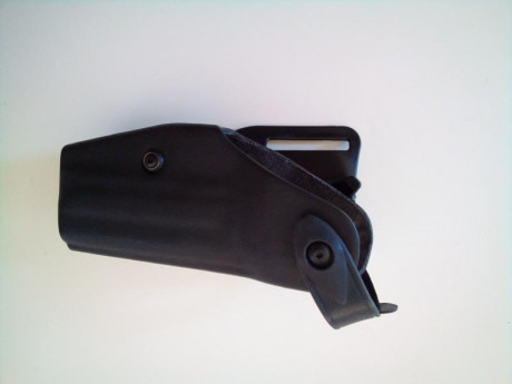 Vendo HK USP 45 Tactical.
Un articulo de armas.es sobre el modelo en cuestion:  https://www.armas.es/arma-corta/pistola-hak-usp-45-tactical-disenada-para-las-fuerzas-especiales 11