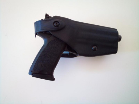 Vendo HK USP 45 Tactical.
Un articulo de armas.es sobre el modelo en cuestion:  https://www.armas.es/arma-corta/pistola-hak-usp-45-tactical-disenada-para-las-fuerzas-especiales 10