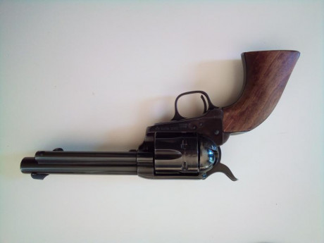 Vendo Cattleman de UBERTI calibre 357. Cañon de 5 1/2" (Artillery).
Cachas acabadas al aceite. Se 01