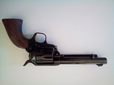 Vendo Cattleman de UBERTI calibre 357. Cañon de 5 1/2" (Artillery).
Cachas acabadas al aceite. Se 00