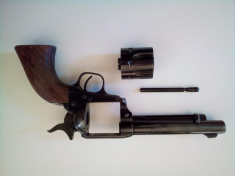 Vendo Cattleman de UBERTI calibre 357. Cañon de 5 1/2" (Artillery).
Cachas acabadas al aceite. Se 11