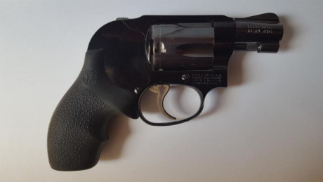 Buenos dias,por encargo de un amigo busco un revolver ASTRA de dos pulgadas que tenga las tres B :wink: 31