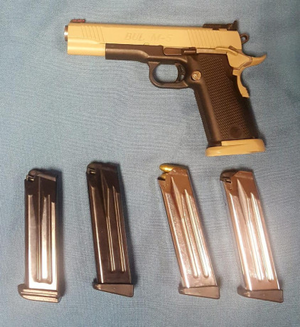Vendo pistola Bul M5 calibre 9 parabellum color tan. Guiada en F. La vendo con tres cargadores, funda 02