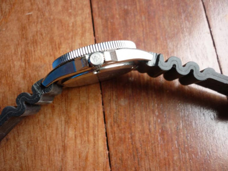 Vendo este magnifico diver japonés con movimiento Eco-Drive (no necesita pila), caja de acero, cristal 01