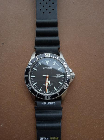 Vendo este magnifico diver japonés con movimiento Eco-Drive (no necesita pila), caja de acero, cristal 12