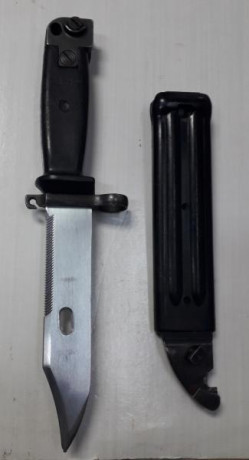 Bayoneta para el fusil de asalto AK74 de la DDR (República Democrática Alemana). Fabricada en bakelita 01