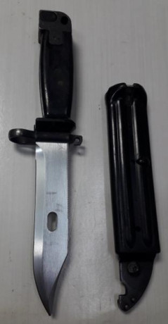 Bayoneta para el fusil de asalto AK74 de la DDR (República Democrática Alemana). Fabricada en bakelita 00