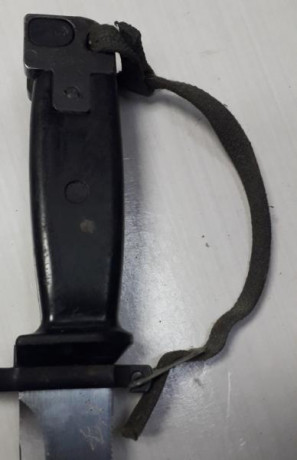 Bayoneta para el fusil de asalto AK74 de la DDR (República Democrática Alemana). Fabricada en bakelita 10
