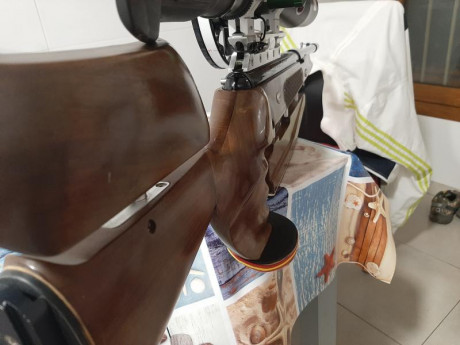 Vendo culata en nogal de una air arms prosport con seta y carrillera regulable precio 250€ realmente interesados 01