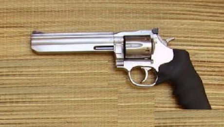 Vendido. Se puede retirar anuncio. Gracias.
 Dan Wesson.jpg 

Revólver con cañón de 6" en perfecto 00