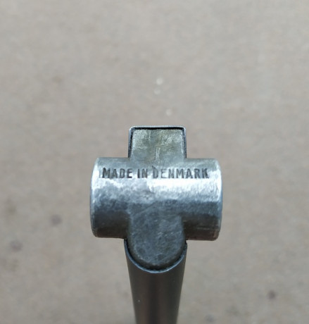Curioso cargador para Luger original fabricado en Dinamarca en cal 9 mm Parabelllum. Estos cargadores 01