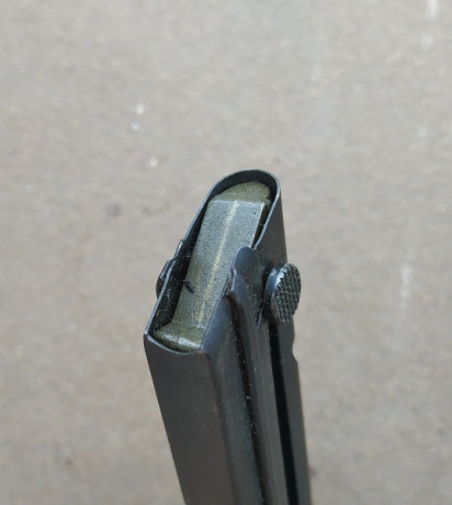 Curioso cargador para Luger original fabricado en Dinamarca en cal 9 mm Parabelllum. Estos cargadores 10