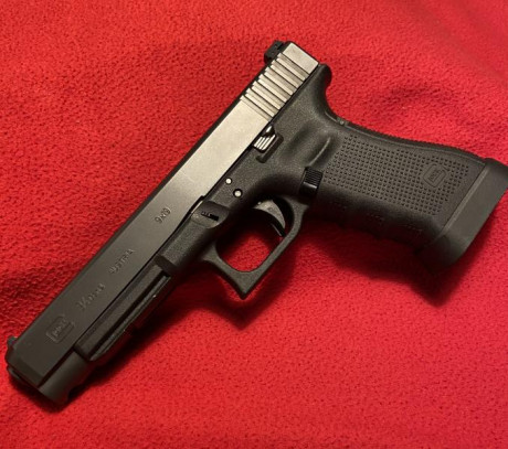 Glock 34  Gen 4 en estado impecable , muy pocos tiros , desconector a 1,5 kg , con 4 cargadores con tapas 02