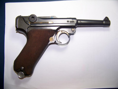 CALIBRE  9 PARA   AÑO 1936     700 €  CARGADOR MISMA NUMERACION LOS MARCAJES  BORRADOS  GUIADA EN F PUEDO 00