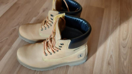 Botas Marca Coronel Tapioca Talla 42 color mostaza. Prácticamente nuevas puestas dos veces estado impecable, 02