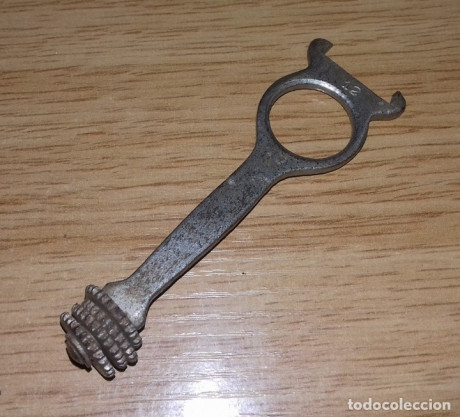 Hola, el domingo pasado tire con un cartucho de carton con una automatica y al tirar me saco el culatin 10