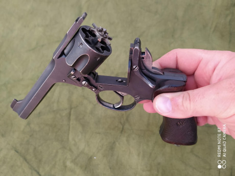 Saludos
Vendo revolver Enfield Nº2MKI* de 1941, cal 38/200 (38sw o 38 corto), en libro de coleccionista, 11